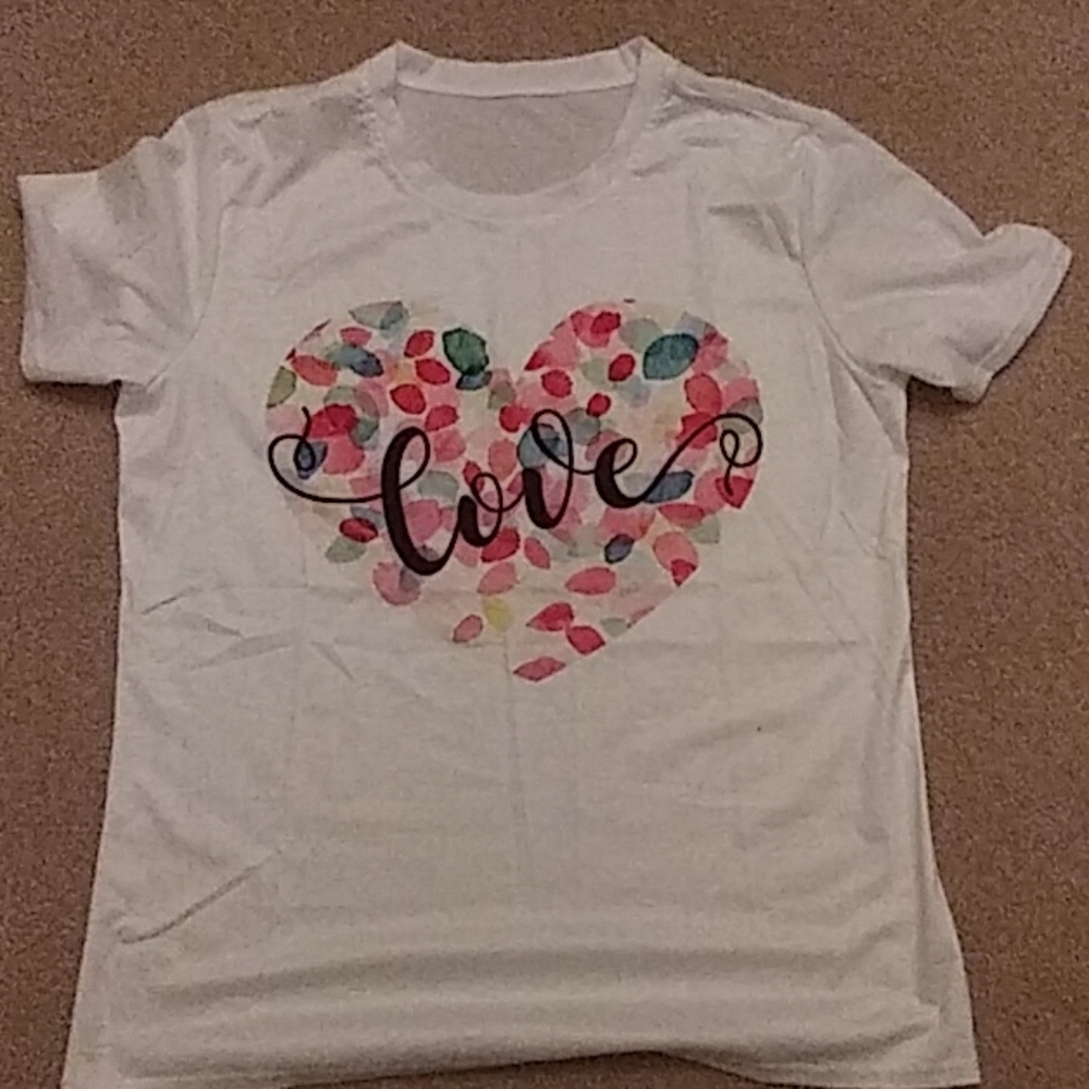 NWOT Heart love T-shirt